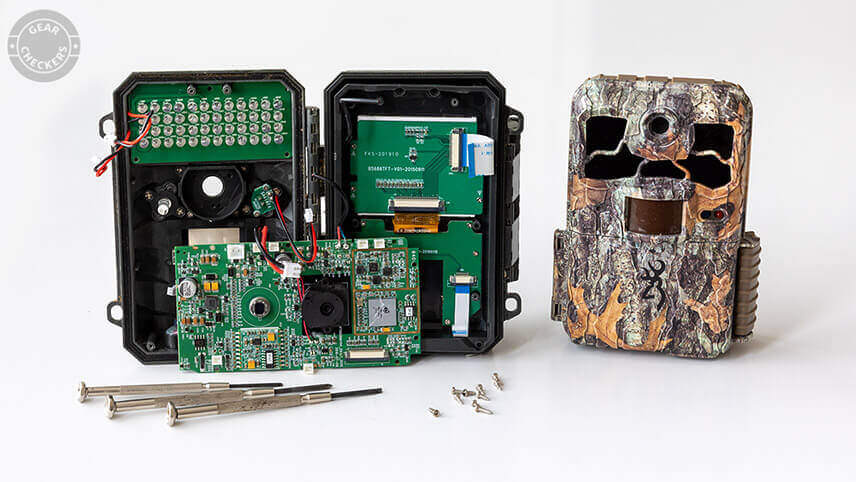 Fotopasca je v princípe jednoduché zariadenie. Bližšie pochopenie fungovania jednotlivých častí nám pomáha dostať z fotopascí v teréne maximum.