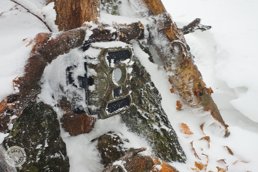 Fotopascu Welltar 7330 umiestnenú nízko pri zemi potrápil na hrebeni silný vietor a sneh, ktorý ju na istý čas znefunkčnil.