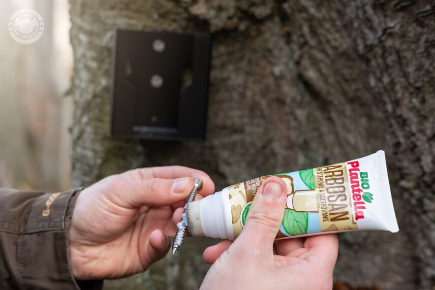 Všetky rany na strome vždy zatierame štepárskym voskom.