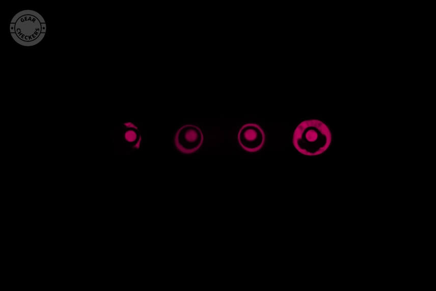 Nočn&yacute; pr&iacute;svit zabezpečuj&uacute; 4 LED di&oacute;dy s vlnovou dĺžkou 940 nm.