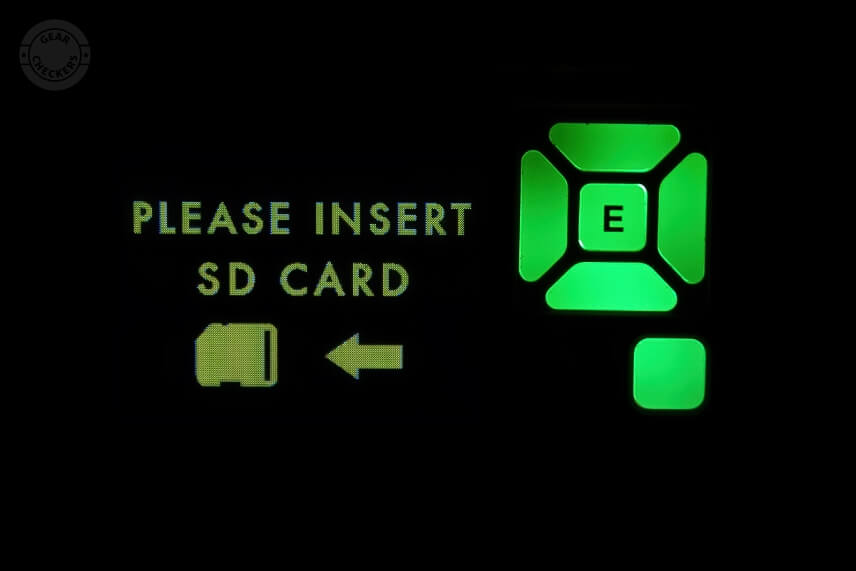Podsvietené tlačidlá sú veľké plus, fotopascu tak môžete pohodlne ovládať aj v tme.