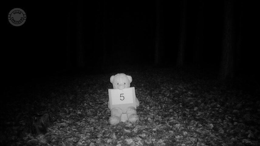 Vzdialenosť objektu od fotopasce: 5 m. Nočný prísvit v režime rýchly pohyb (Fast Motion).