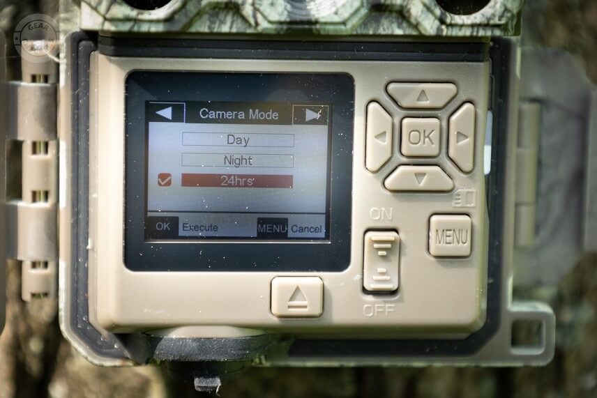 M&oacute;d fotopasce Bushnell Core DS-4K No Glow umožňuje využ&iacute;vať luxmeter na obmedzenie času sn&iacute;mania.