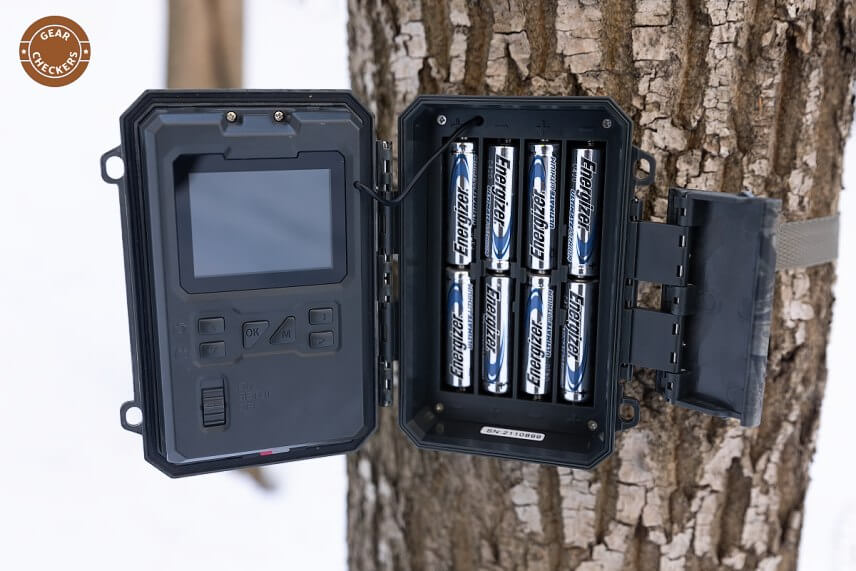 Efektivita využitia energie z 8 AA článkov je u KeepGuard KG 790 na veľmi dobrej úrovni. Pri použití lítiových batérii dokáže fotopasca fungovať bez obsluhy celé mesiace.