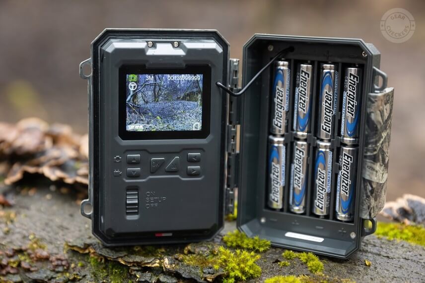 Fotopasca KeepGuard KG 790 má “knižkovú” konštrukciu, teda je otvárateľná.