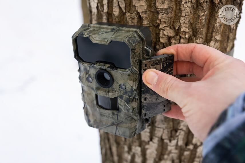 Ovládacie prvky sú na KeepGuard KG 790 dostatočne veľké a s fotopascou sa tak pracuje jednoducho za každých podmienok.