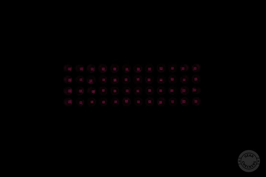 Nočný prísvit zabezpečuje 48 LED diód s neviditeľnou vlnovou dĺžkou 940 nm. Tie sú viditeľné len pri pozornom pohľade spredu na snímajúcu fotopascu.