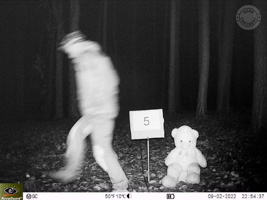 Výkon LED: vysoký - NV uzávierka: nízka.