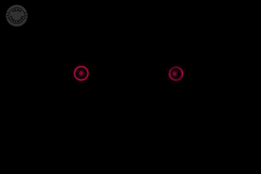 Fotopasca s viditeľným nočným prísvitom (850 nm) môže vyplašiť zvieratá a prezradiť pozíciu fotopasce zlodejovi.