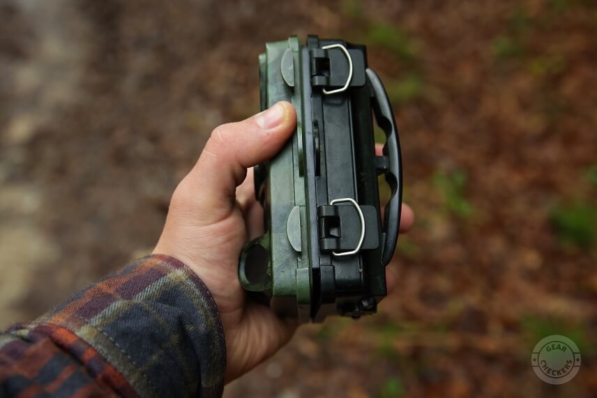 Otváracie klipy sa ovládajú hladko, nehrozí tak ich poškodenie.