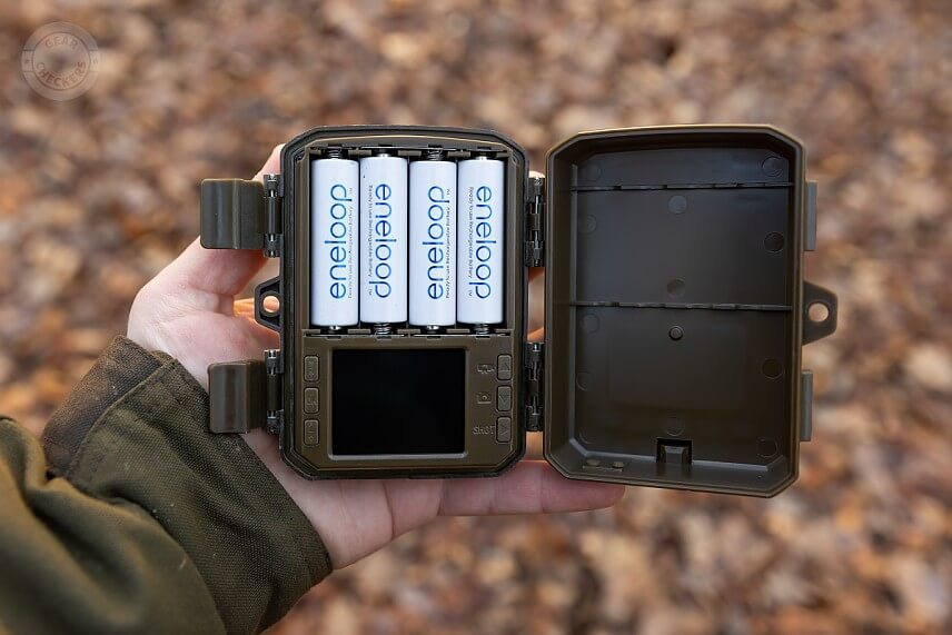 Fotopasca OXE Gepard II má klasickú otvárateľnú konštrukciu.