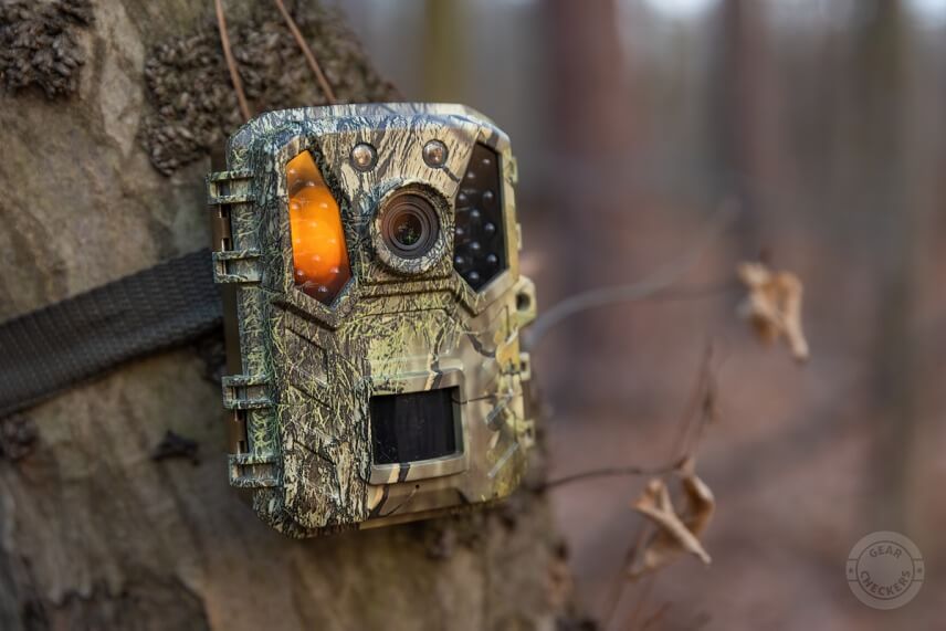 Fotopasca OXE Gepard II s odrazom zapadajúceho slnka.