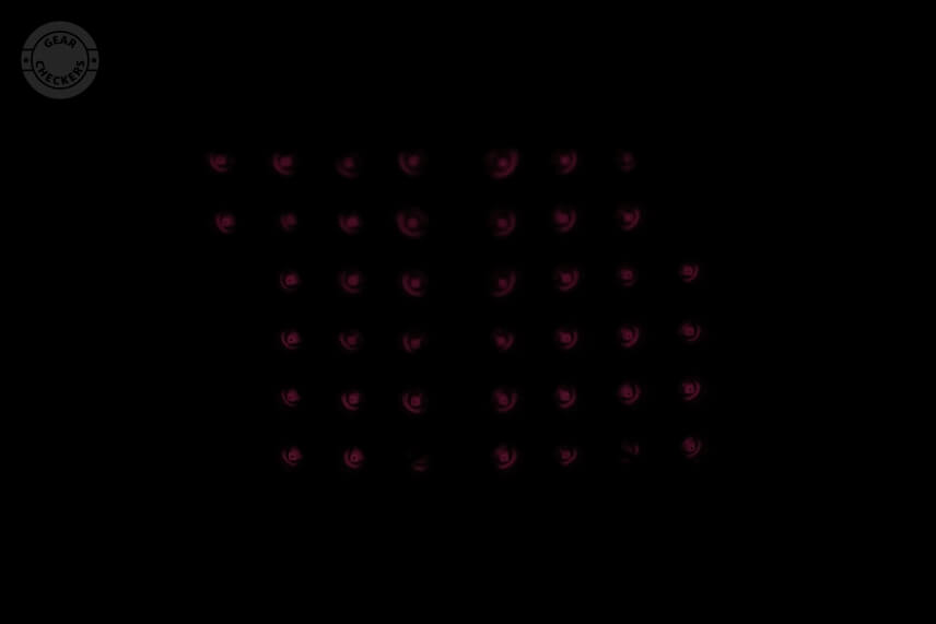 Nočný prísvit zabezpečuje 42 LED diód s neviditeľnou vlnovou dĺžkou 940 nm.