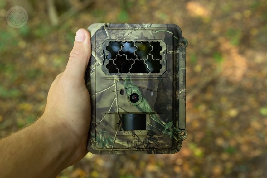 Spromise S308 patrí medzi veľké fotopasce.