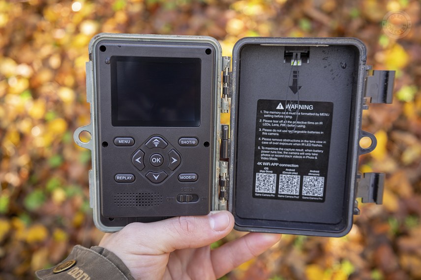 Jedná sa o fotopascu s klasickou otvárateľnou konštrukciou.