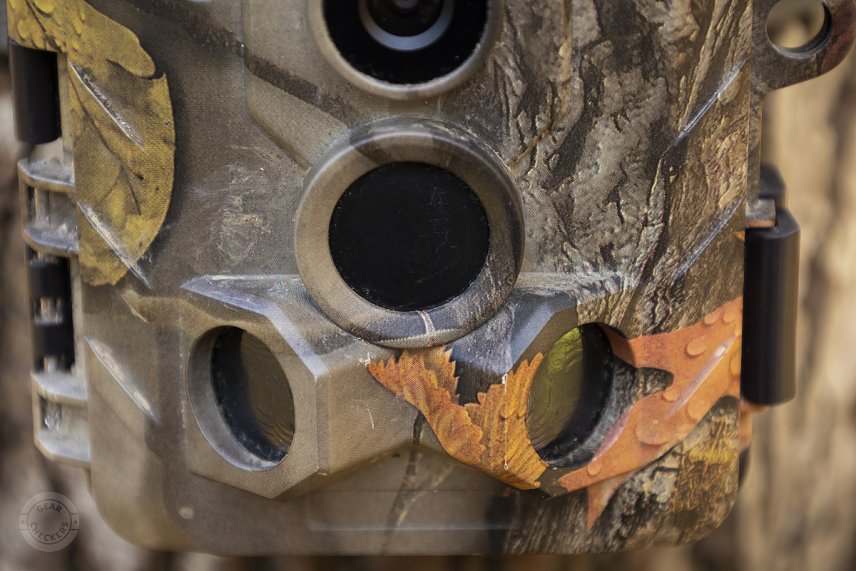 Okrem hlavného pohybového senzoru s detekčným uhlom 60° môžete zapnúť aj bočné pohybové senzory, čím sa detekčný uhol rozšíri až na 120°.