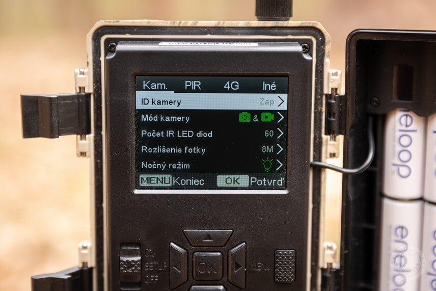 Veľk&yacute; LCD displej, tlačidl&aacute; a intuit&iacute;vne MENU uľahčuj&uacute; ovl&aacute;danie fotopasce.