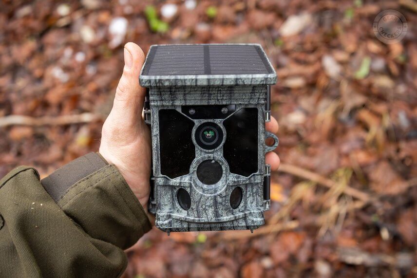 Wachman Solar PRO patrí medzi stredne veľké fotopasce.