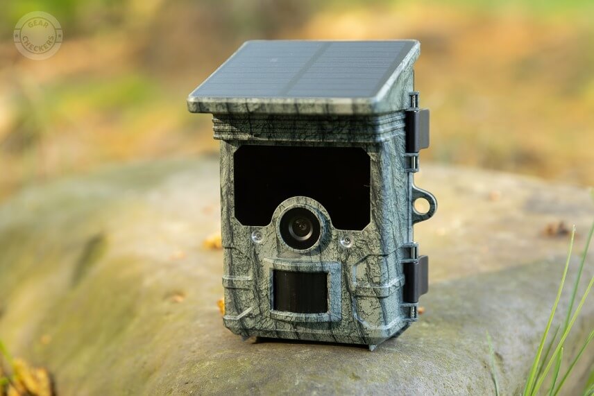 Fotopasca Wachman Solar so zabudovaným solárnym panelom a 4400 mAh batériou.