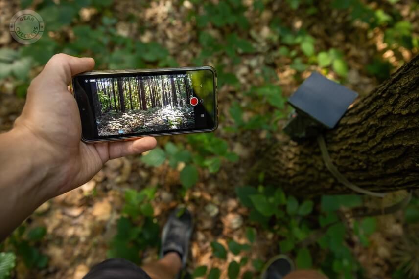 Na mobile si pri osádzaní fotopasce môžete overiť, či fotopasca skutočne sníma to, čo chcete. Obraz uvidíte priamo v reálnom čase.