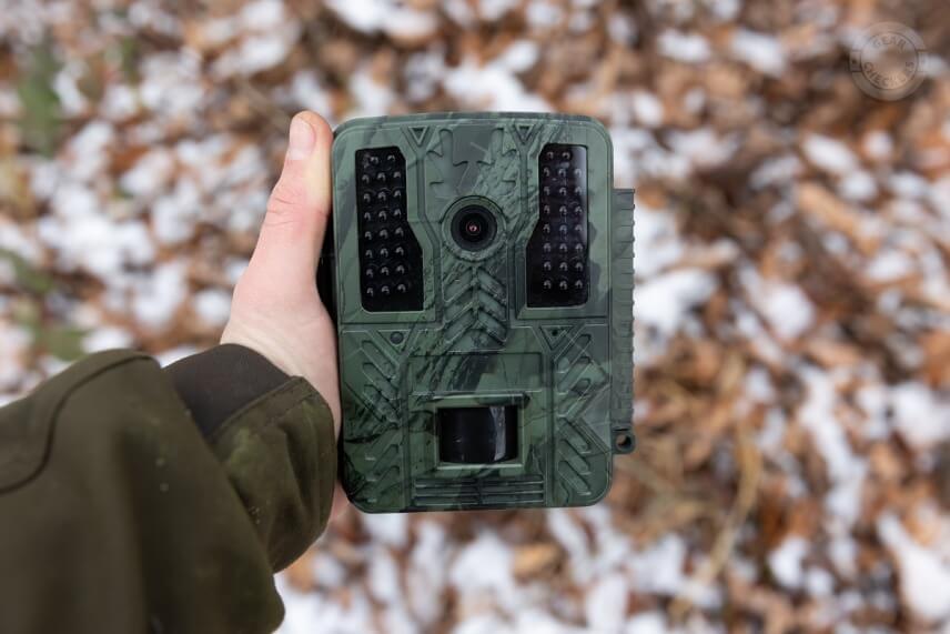 Welltar 7310 patrí medzi veľké fotopasce s klasickou otvárateľnou konštrukciou.