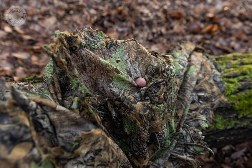 Diery na nohaviciach.