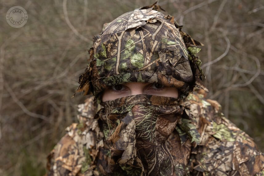 Kukla na zamaskovanie tváre.