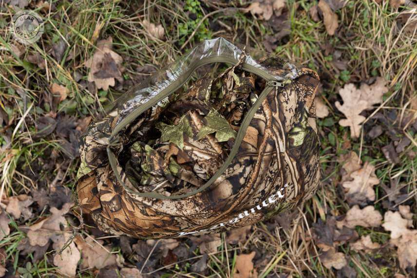 Transportný obal je vybavený zipsom. Môžete ho využiť aj ako podsedák, na jednej strane sa nachádza plastová fólia.