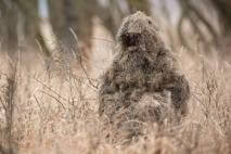Maskovací hejkal MFH Ghillie suit Desert do suchej trávy
