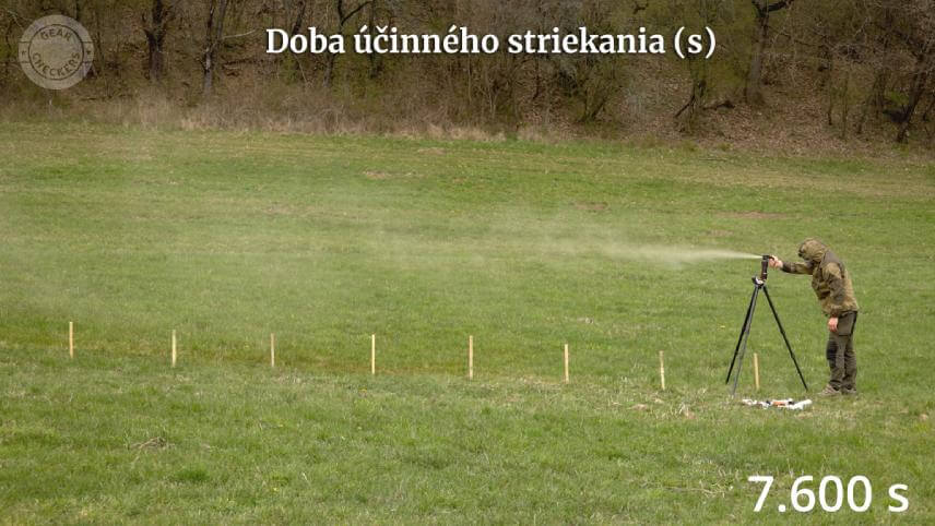 Dobu &uacute;činn&eacute;ho striekania sme určovali na zv&auml;č&scaron;enom z&aacute;bere, merali sme čas, počas ktor&eacute;ho zo spreju strieka dostatočn&eacute; množstvo &uacute;činnej l&aacute;tky.